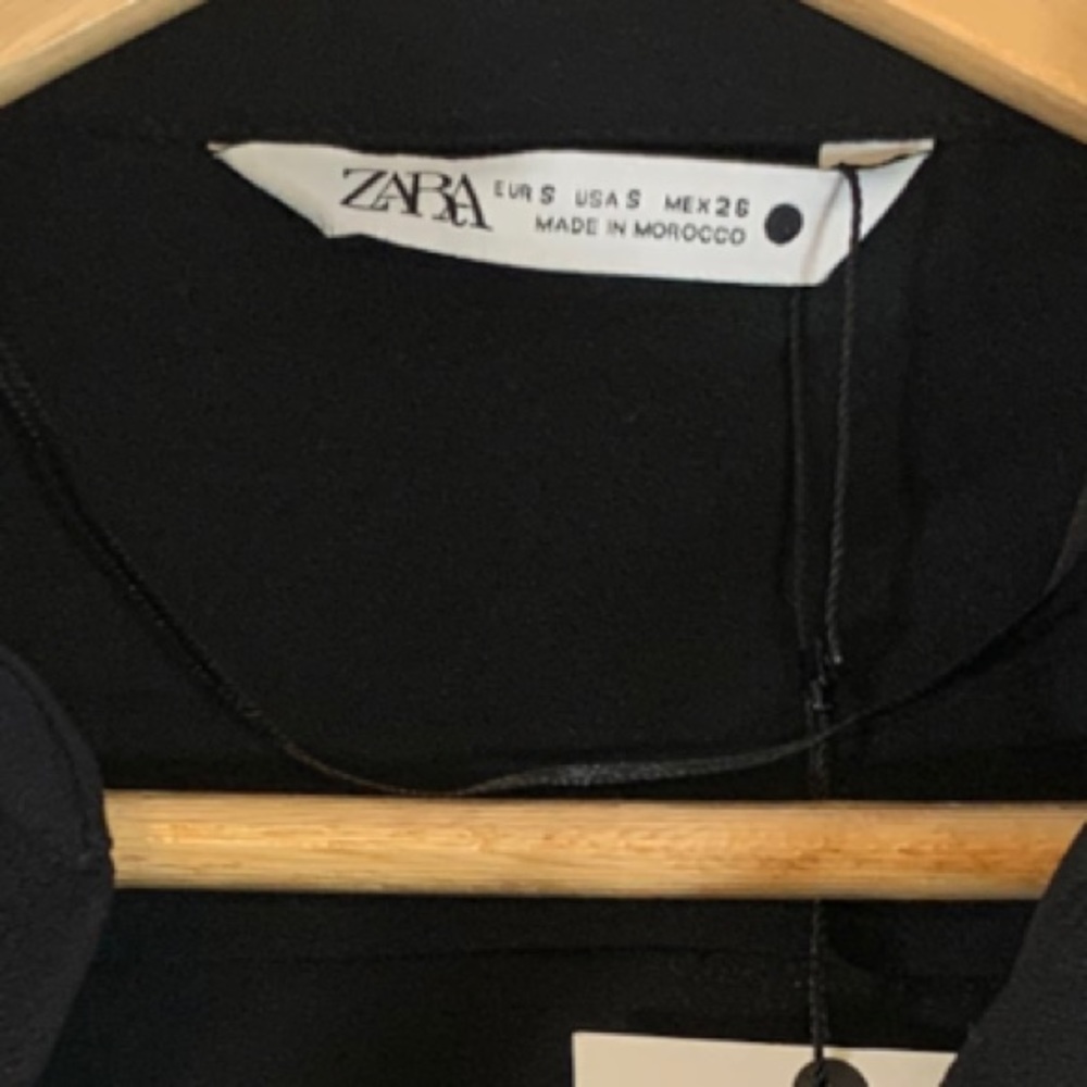 NEW Zara Black Long Sleeve V Neck Crop Top Size Small - Picture 8 of 8